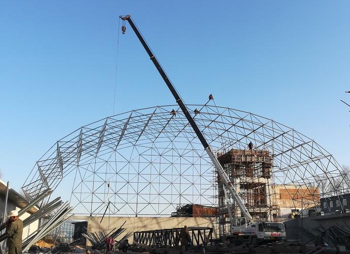 條形與圓形煤場封閉鋼結構網(wǎng)架施工——恒科鋼結構網(wǎng)架的應用